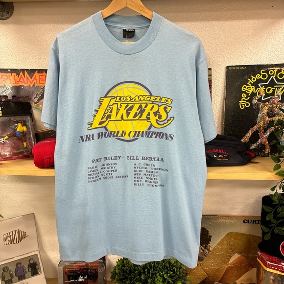 80’s Los Angeles Lakers NBA World Champions Roster T-shirt - Picture 2 of 4